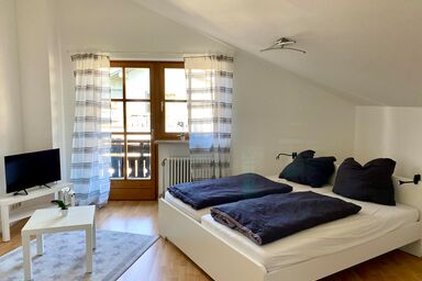 Sabine´s Ferienwohnung mit Bergblick am Chiemsee - Ferienwohnung 42qm mit Balkon und Bergblick