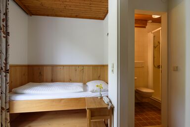 Landhaus Ausswinkl - Doppelzimmer mit Dusche, WC