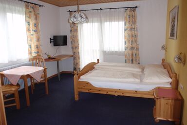 Pension Lindbichler - Familienzimmer, Dusche, WC (10,11,17,27)