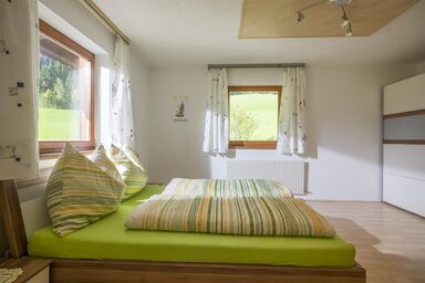 Bauernhof Hinterfirst - Familie Fuchs - Appartement/Fewo, Dusche und Bad, WC, 2 Schlafräum